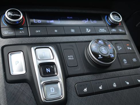 Used 2024 Hyundai Palisade Limited AWD/4WD image 18