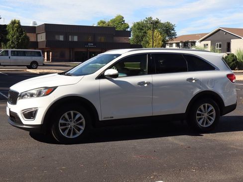 Used 2016 Kia Sorento LX AWD/4WD image 10