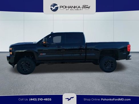 Used 2019 Chevrolet Silverado 2500 LT w/ Midnight Edition image 8