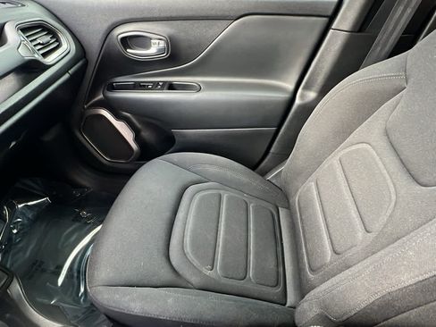 Used 2022 Jeep Renegade Latitude w/ Convenience Group AWD/4WD image 12