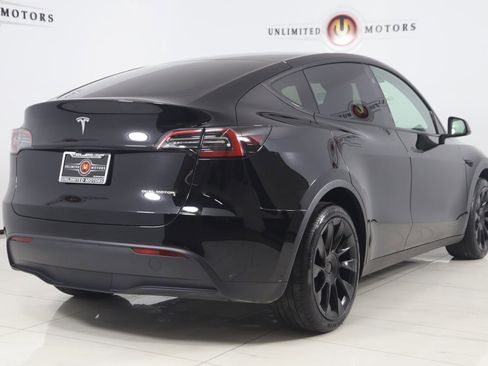 Used 2025 Tesla Model Y Long Range image 3