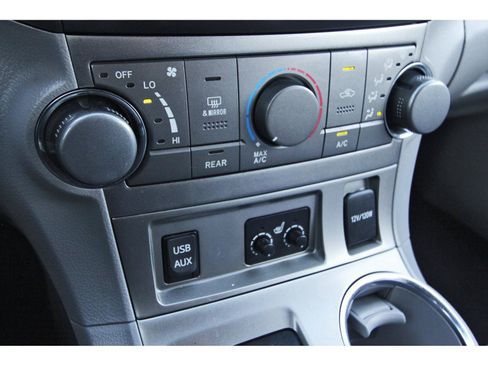 Used 2013 Toyota Highlander SE FWD image 28