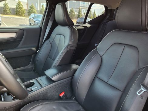 Used 2019 Volvo XC40 T5 Momentum image 13