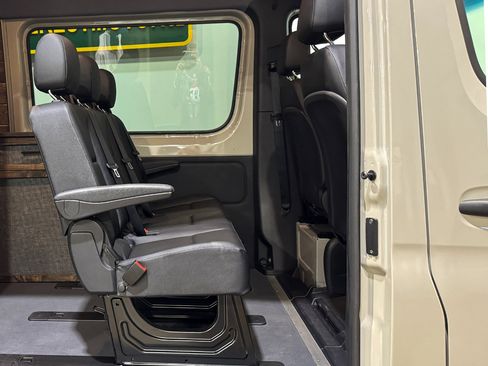 Used 2022 Mercedes-Benz Sprinter 2500 image 6
