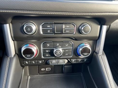 Certified 2024 GMC Yukon XL SLT w/ SLT Luxury Package image 16