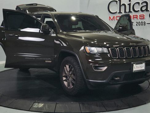 Used 2017 Jeep Grand Cherokee Laredo AWD/4WD image 15