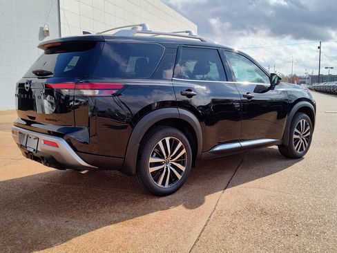 New 2025 Nissan Pathfinder Platinum image 5