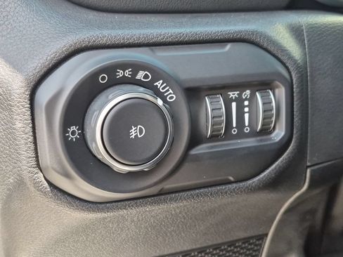 Used 2021 Jeep Wrangler Unlimited Sahara AWD/4WD image 15