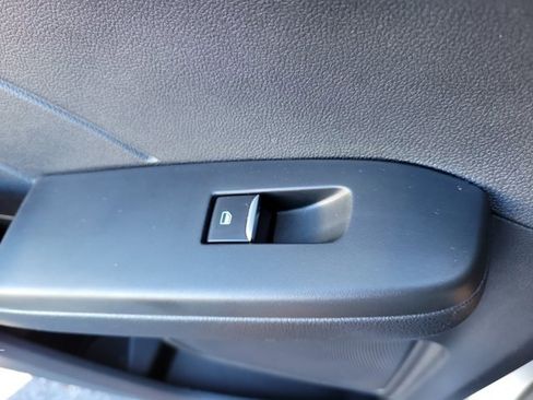 Used 2022 Ford Escape SE w/ SE Sport Appearance Package image 18