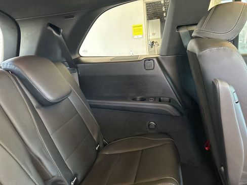 Used 2023 Mercedes-Benz GLS 450 4MATIC w/ AMG Line Exterior image 36