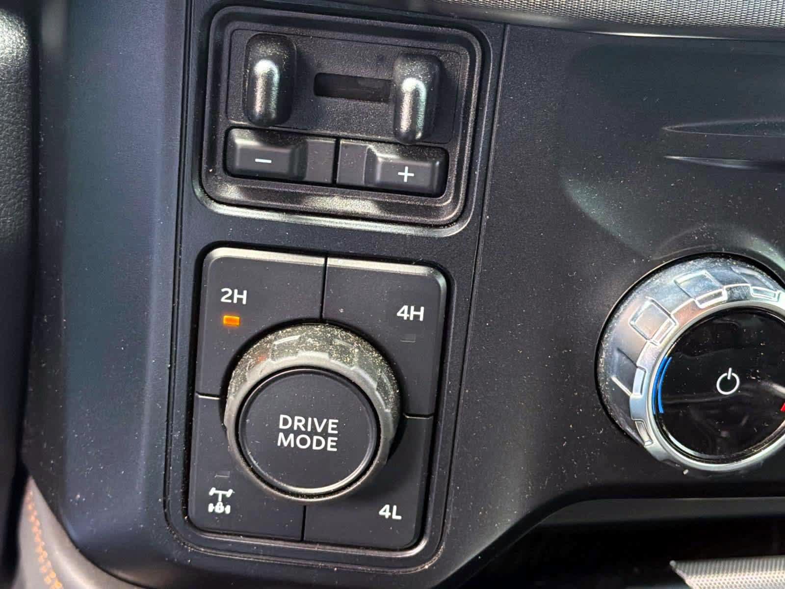Used 2024 Ford F350 Platinum w/ FX4 Off-Road Package AWD/4WD image 26