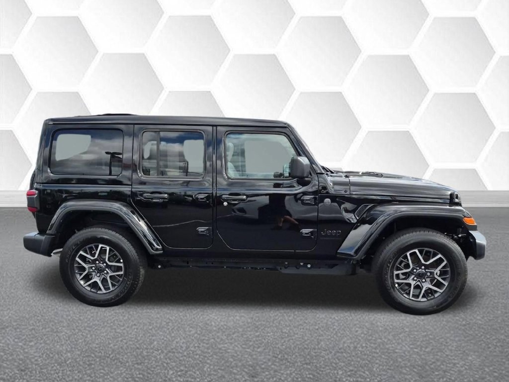 Certified 2026 Jeep Wrangler Unlimited Sahara AWD/4WD image 2