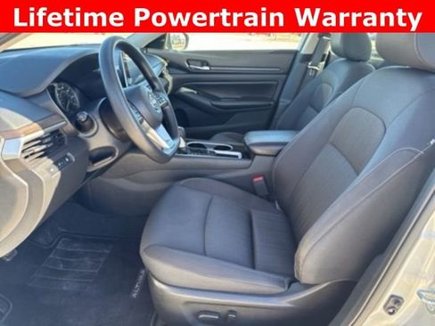 Used 2024 Nissan Altima 2.5 SV image 2