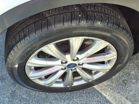 Used 2018 Ford Escape Titanium AWD/4WD image 6