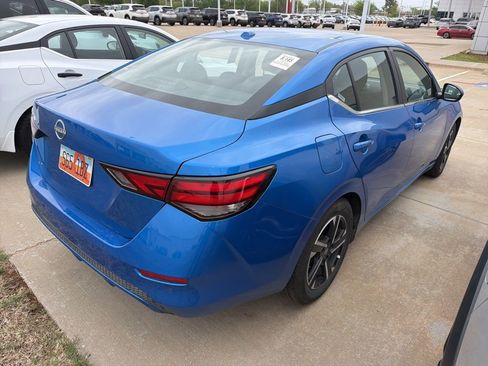 Used 2025 Nissan Sentra SV image 4