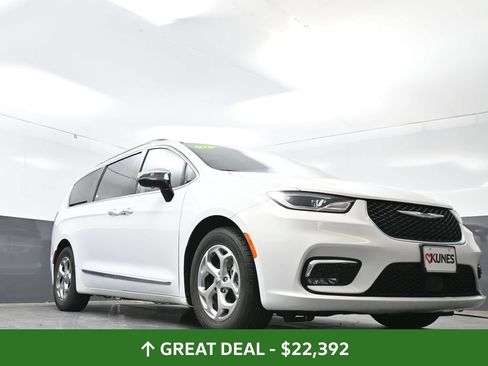 Used 2023 Chrysler Pacifica Limited FWD image 59