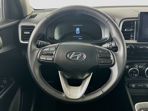 Used 2025 Hyundai Venue SEL FWD image 18