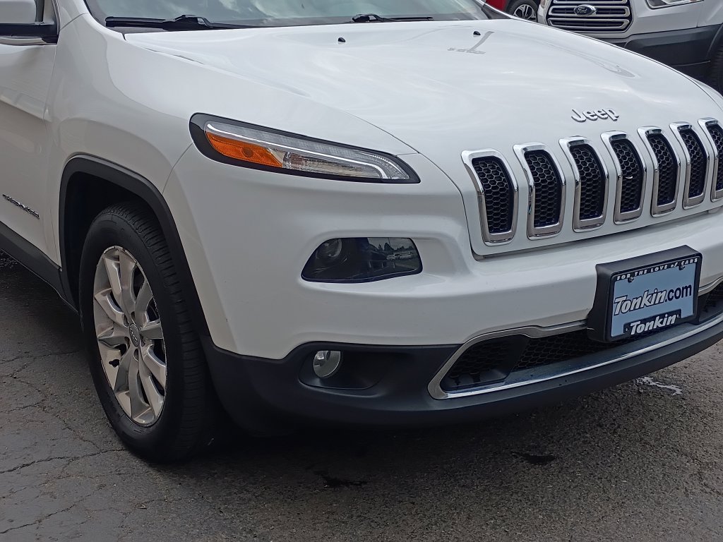 Used 2016 Jeep Cherokee Limited w/ Luxury Group AWD/4WD image 11