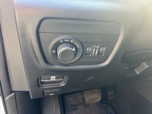 Used 2024 Jeep Grand Cherokee Altitude AWD/4WD image 8