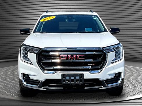 Used 2024 GMC Terrain AT4 w/ Infotainment Package II AWD/4WD image 2