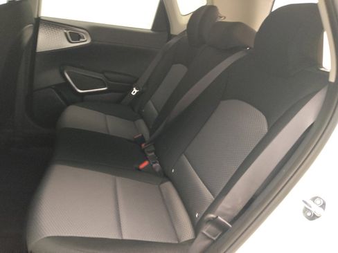 Used 2025 Kia Soul LX image 18