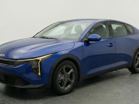 Used 2025 Kia K4 LXS image 3