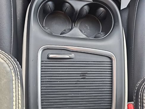 Used 2024 Chrysler Pacifica Touring-L FWD image 20