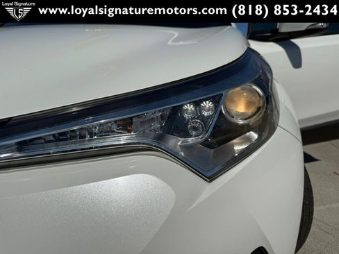 Used 2018 Toyota C-HR XLE FWD image 30