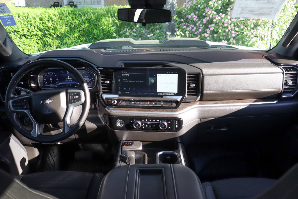 Used 2022 Chevrolet Silverado 1500 LT Trail Boss w/ LPO, Dark Essentials Package AWD/4WD image 30