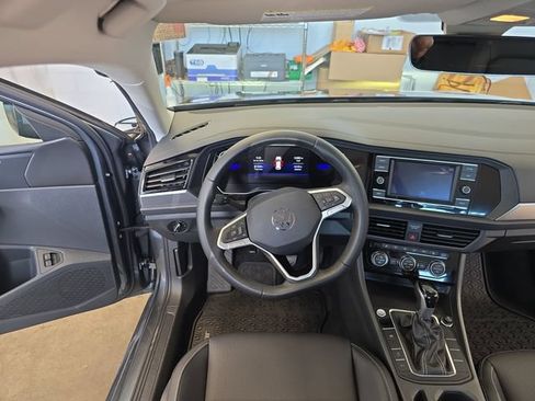 Used 2024 Volkswagen Jetta SE FWD image 13
