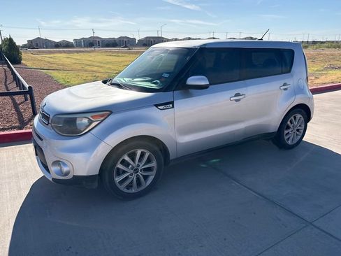 Used 2018 Kia Soul + FWD image 2