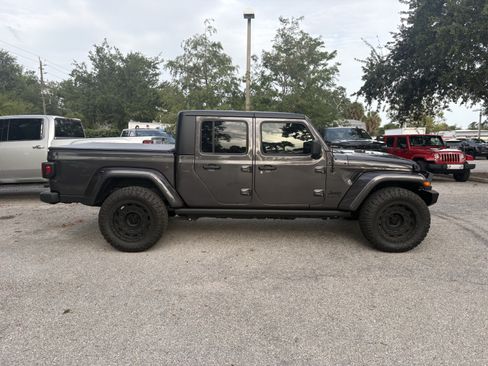 Used 2022 Jeep Gladiator Sport AWD/4WD image 8
