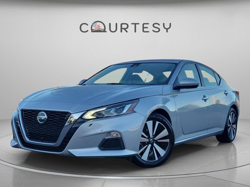 Certified 2022 Nissan Altima 2.5 SV image 1