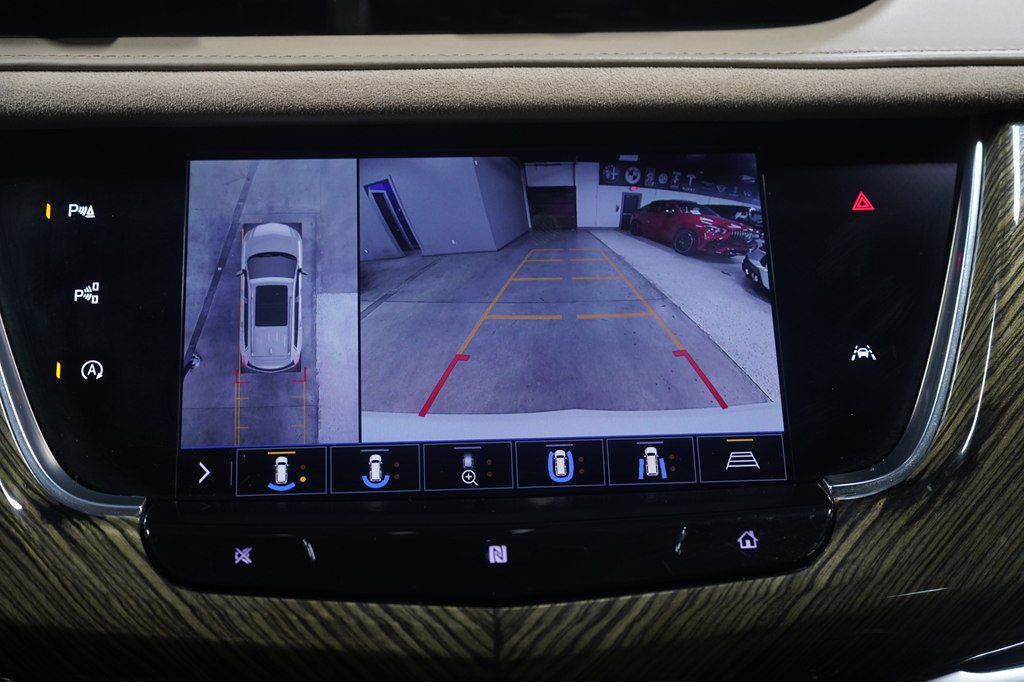 Used 2020 Cadillac XT6 Premium Luxury w/ Platinum Package FWD image 16