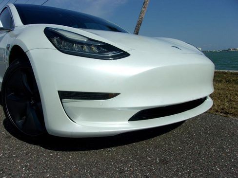 Used 2020 Tesla Model 3 Standard Range Plus image 3