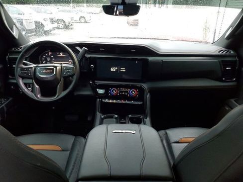 Used 2025 GMC Sierra 2500 AT4 w/ AT4 Premium Plus Package image 12