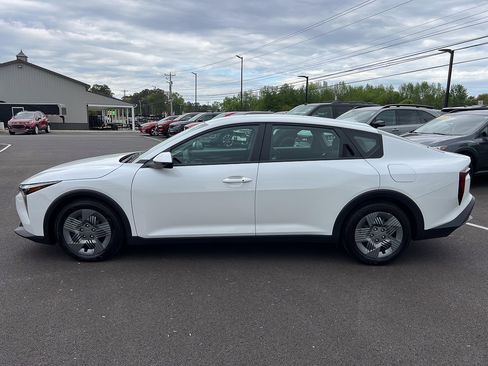 Used 2025 Kia K4 FWD image 2