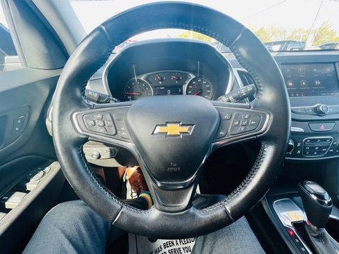 Used 2020 Chevrolet Equinox LT w/ Driver Convenience Package image 19