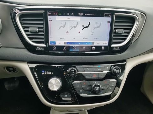 Used 2023 Chrysler Pacifica Touring-L image 28