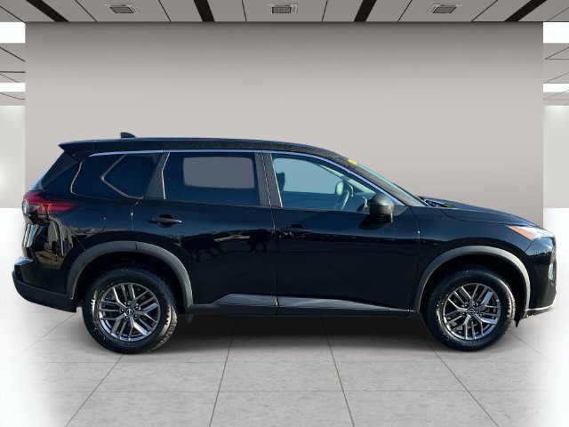 Used 2024 Nissan Rogue S AWD/4WD image 2