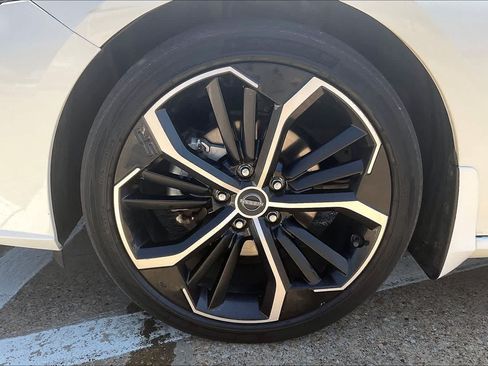 Used 2023 Nissan Altima 2.5 SR w/ SR Premium Package FWD image 7