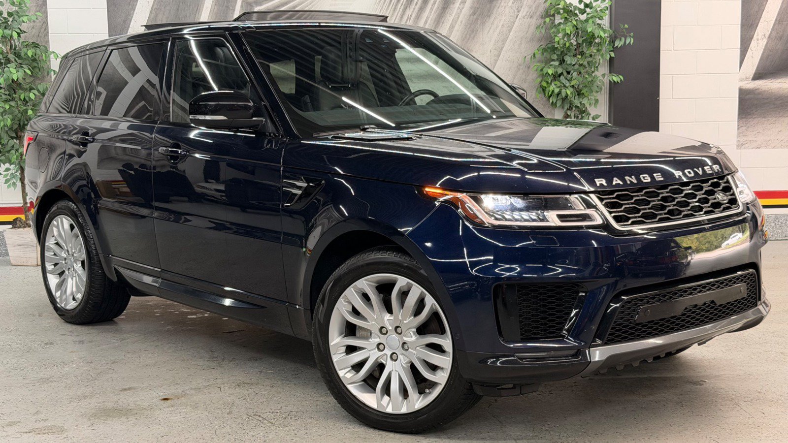 Used 2020 Land Rover Range Rover Sport HSE AWD/4WD image 1