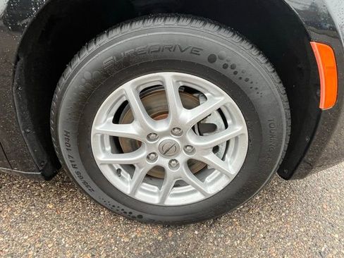 Used 2023 Chrysler Voyager LX image 9