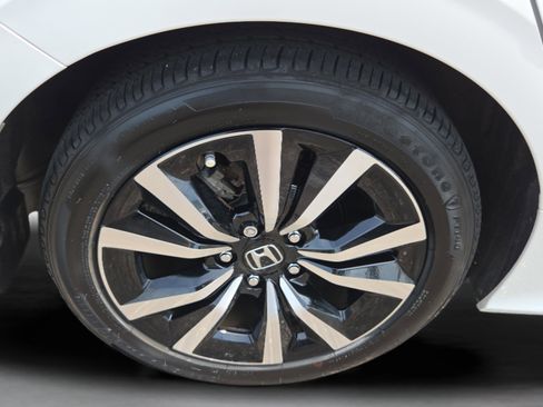 Certified 2024 Honda Civic EX image 33