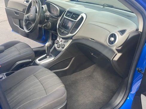 Used 2020 Chevrolet Sonic LT image 25