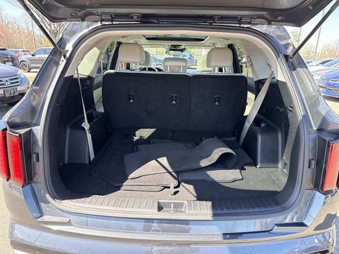 Used 2023 Kia Sorento S w/ Panoramic Sunroof Package image 12