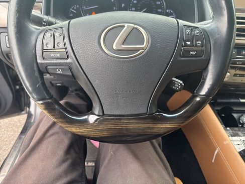 Used 2013 Lexus LS 460 w/ Comfort Pkg image 16