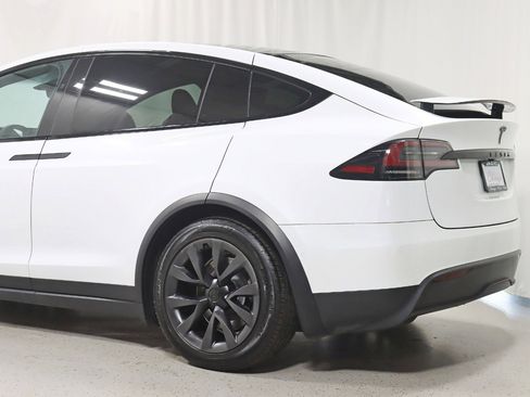 Used 2022 Tesla Model X image 11