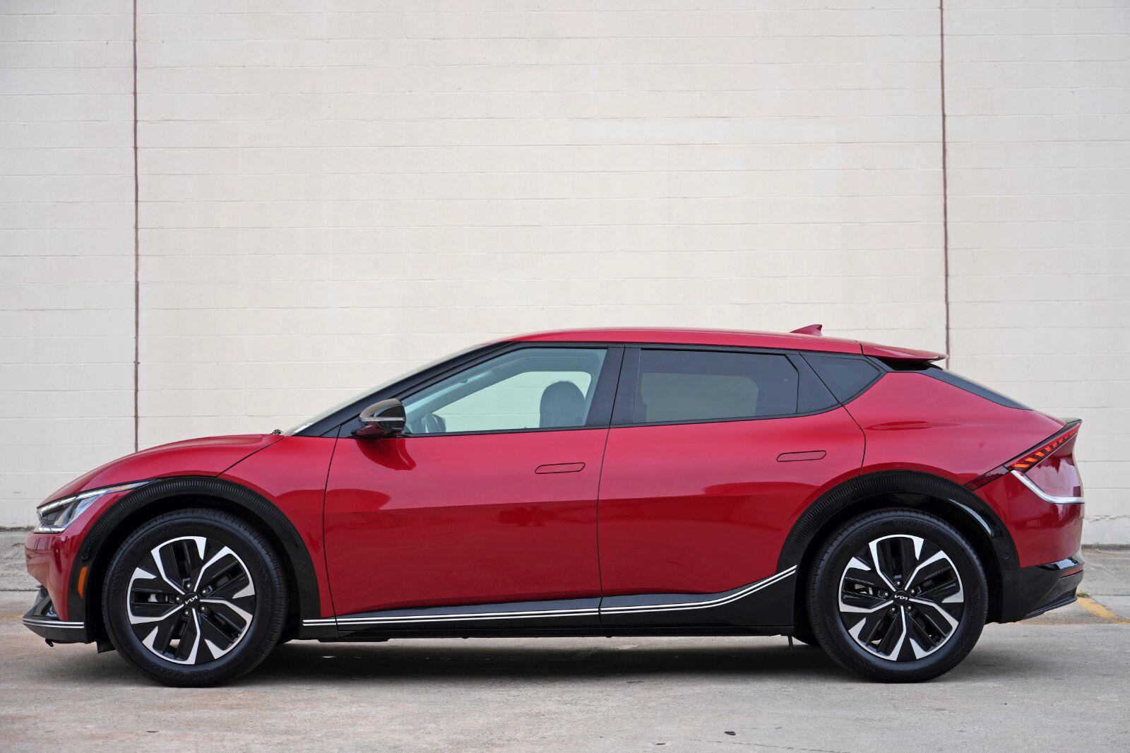 Used 2023 Kia EV6 Wind w/ Wind Technology Package AWD/4WD image 9