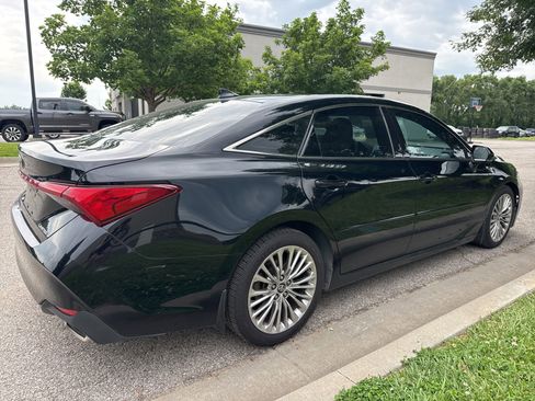 Used 2019 Toyota Avalon Limited FWD image 5